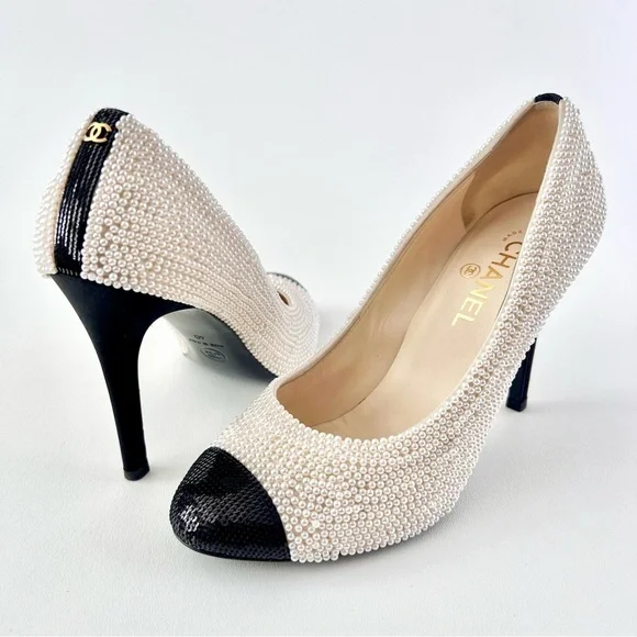 CHANEL || CC Logo Pearl Embellished Black Cap Toe Sequin High Heel Pumps EU 40 - Picture 1 of 15
